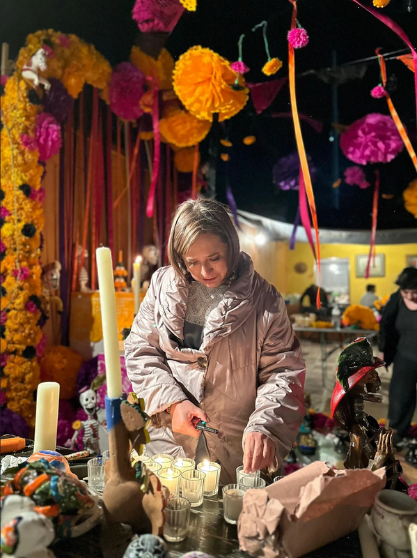 Xóchitl Gálvez festeja el Día de Muertos en Tepalcatepec, Hidalgo