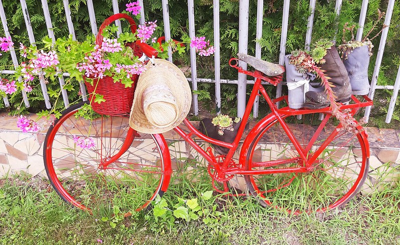 red-old-bike.jpg