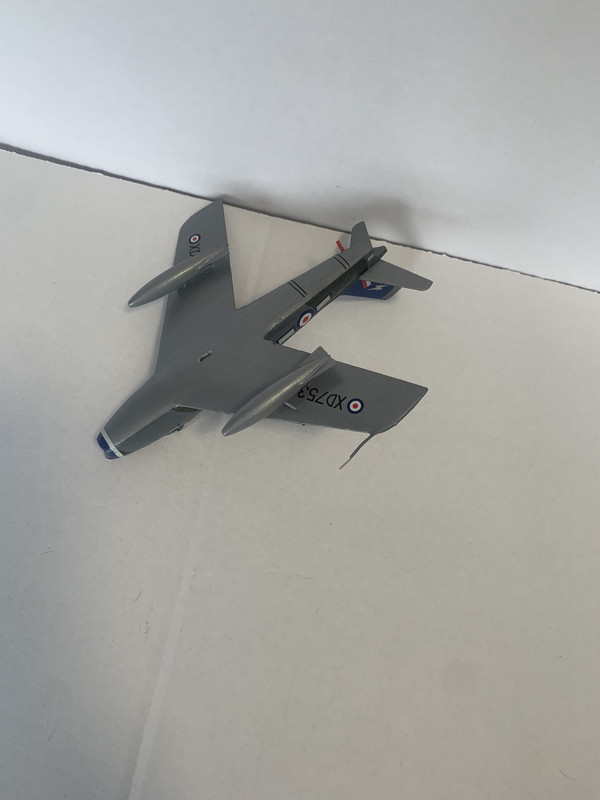 FE9-B7-BC5-694-D-418-B-8040-D80-F6-A2-FD