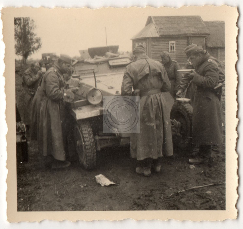 Panzer Tank Kameraden bei SdKFZ Panzerspähwagen