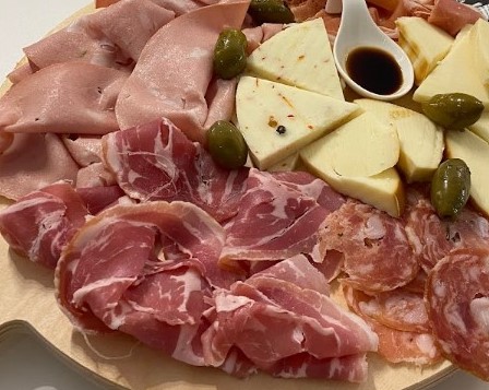 Tagliere salumi e formaggi con miele e marmellate x 2 persone