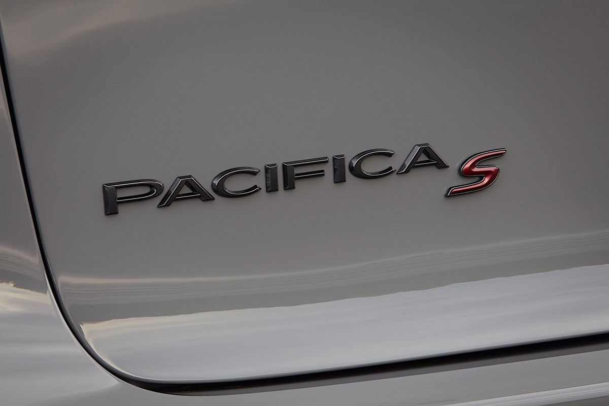 2020 Chrysler Pacifica Red S Edition (65)