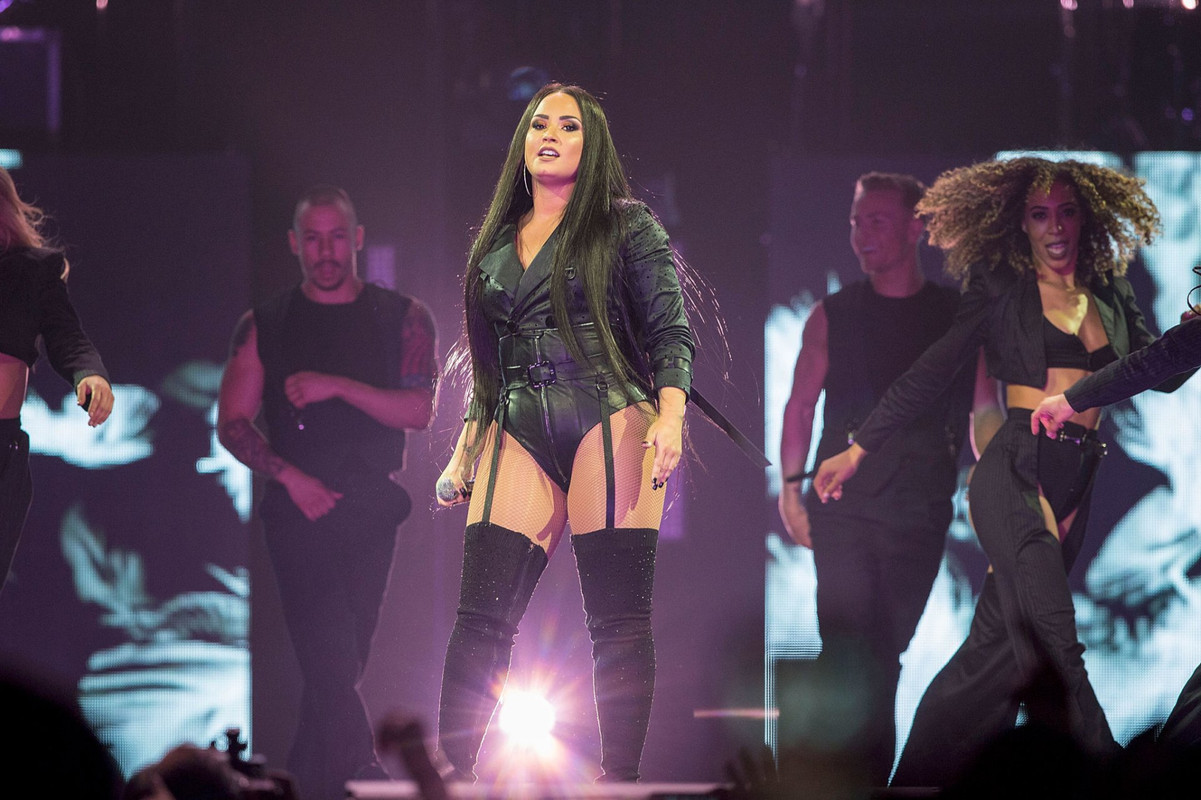 Demi-Lovato-10