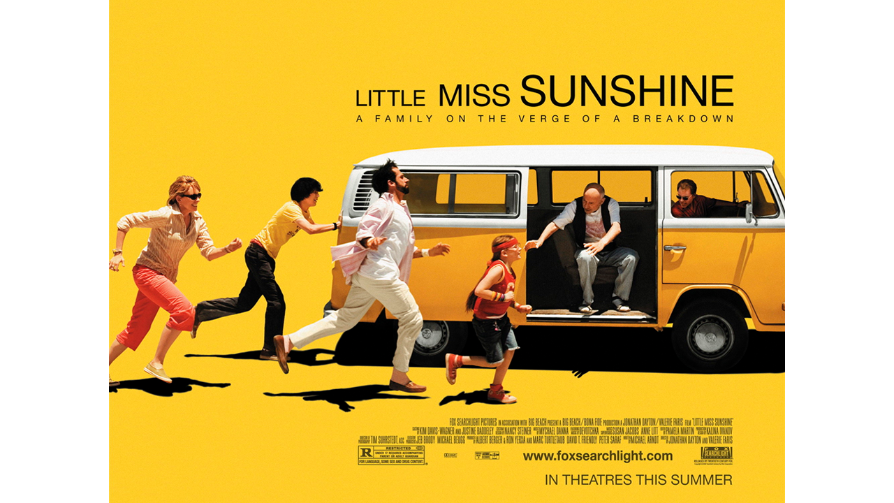 Cartaz do filme: os personagens correndo pra entrar na van em movimento