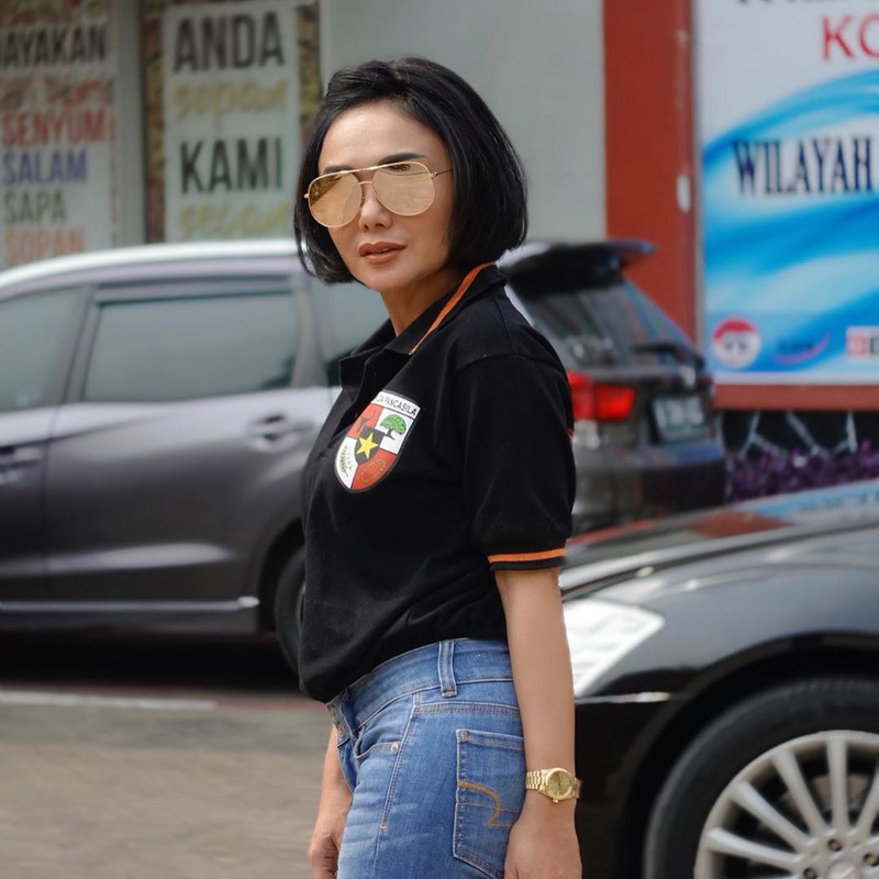 Yuni Shara saat berkunjung ke Lapas Pondok Bambu
