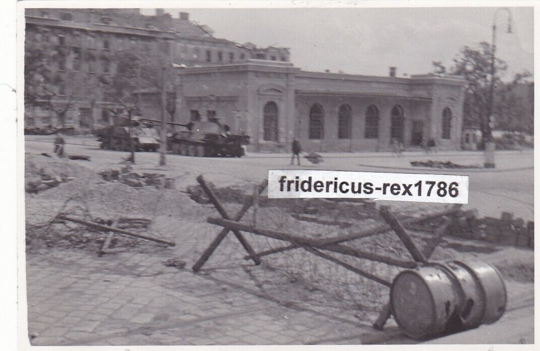 Foto Endkampf Brückenkopf 1945 Battle of Wien Panzer Tank V Pant