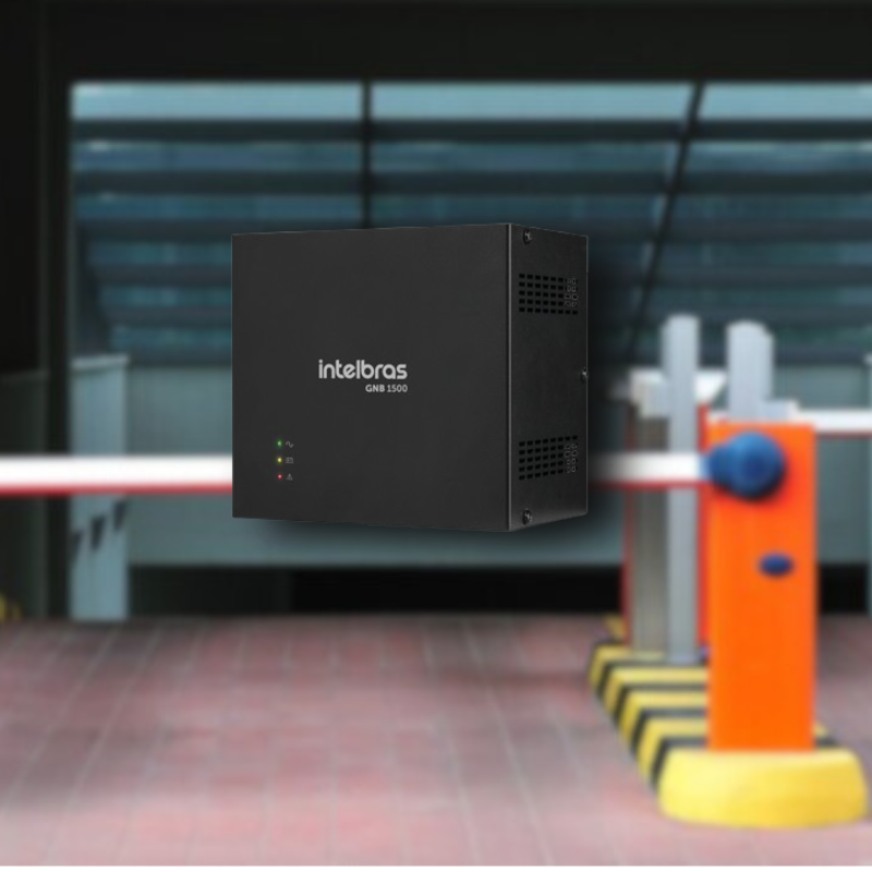 Nobreak Intelbras GNB 1500 instalado próximo a um portão eletrônico
