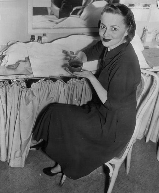 olivia_de_havilland_b94