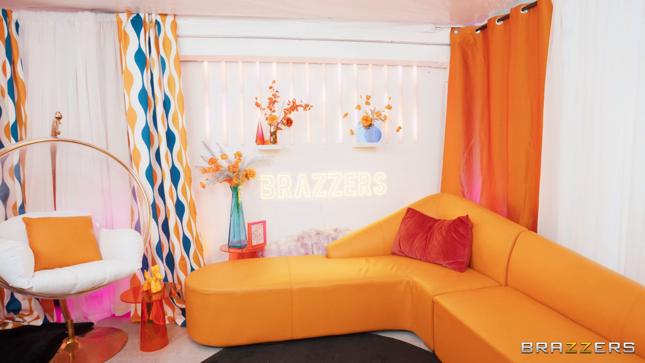 Violet Myers Kira Noir - The Brazzers Podcast Episode 8 - BRAZZERS.mp4.0011