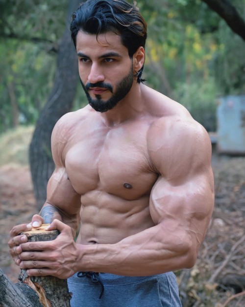 [Image: kapil-lohia-male-gym-model.jpg]