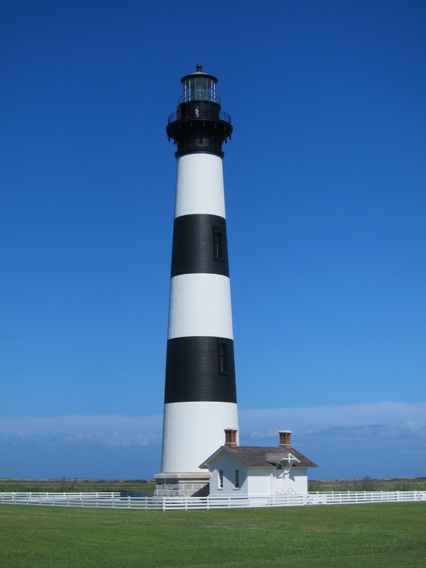 blacknwhitelighthouse.jpg