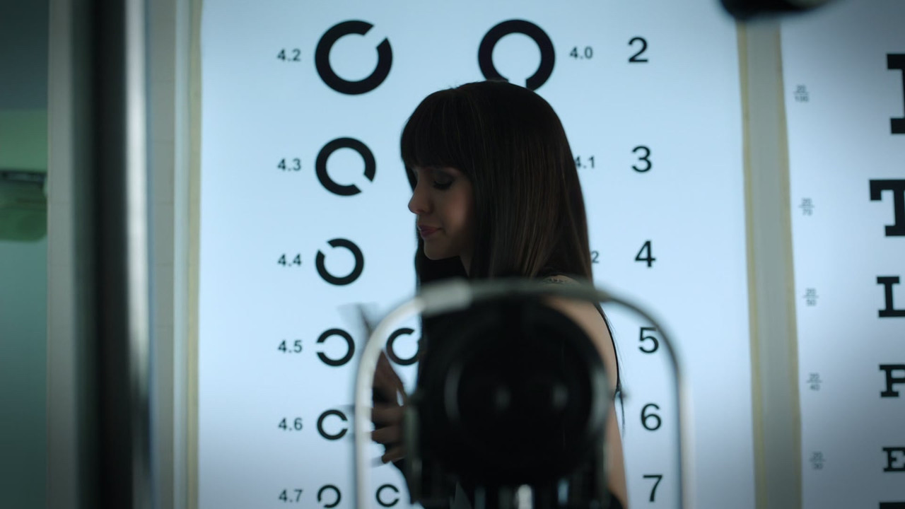 Lost Girl (2010) - S04E01 - In Memoriam (1080p BluRay x265 Langb