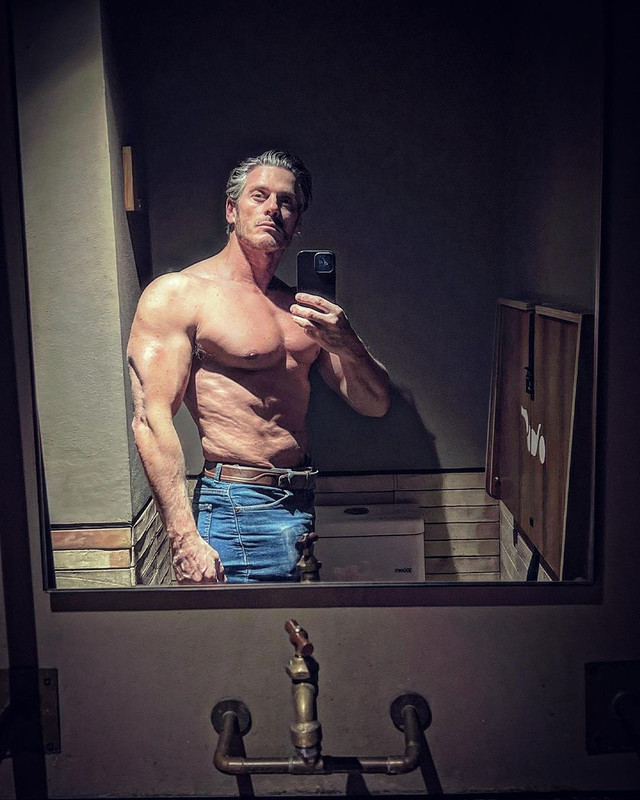 48 Años No Son Nada Comparado con Los Miles de Años Del Universo…. Pero no pemsemos en eso y Sigamos