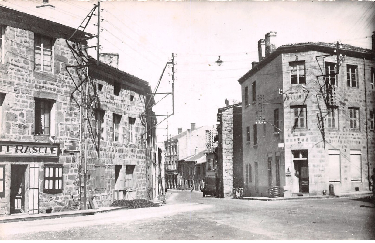 Place général Leclerc et rue St Didier