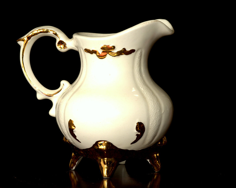 whitecreamjug.jpg