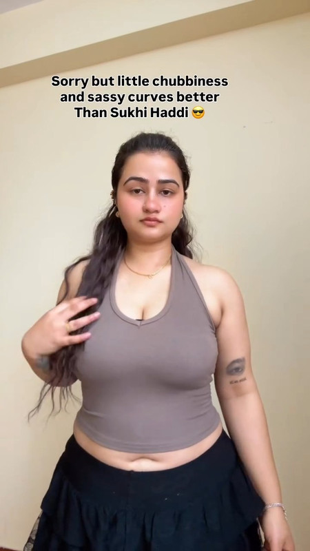 hot delhi girl deep big navel and boobs in grey tshirt mp4 snapshot 00 01 356