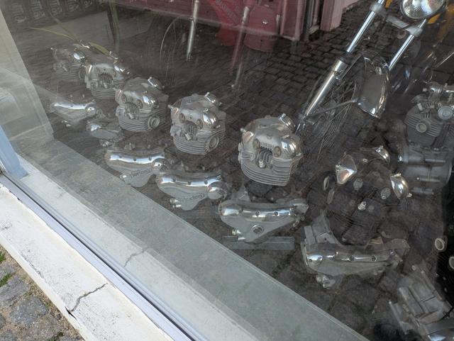 Fettling a Norton Commando 750