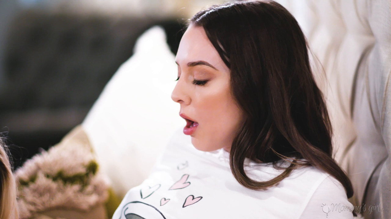 Rachael Cavalli Lily Larimar - A Gooner Like Her Stepmom - MOMMYSGIRL.mp4.0008