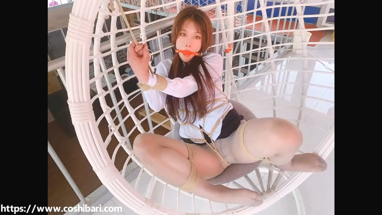 绳次元 OL灰丝吊篮M字开脚缚.mp4_20210914_090840.405