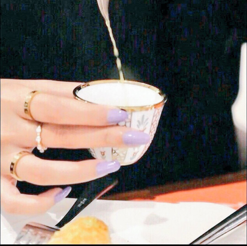 apbs_twimg_com_media_Dy5QrwjUYAAtnCX_jpg_large_