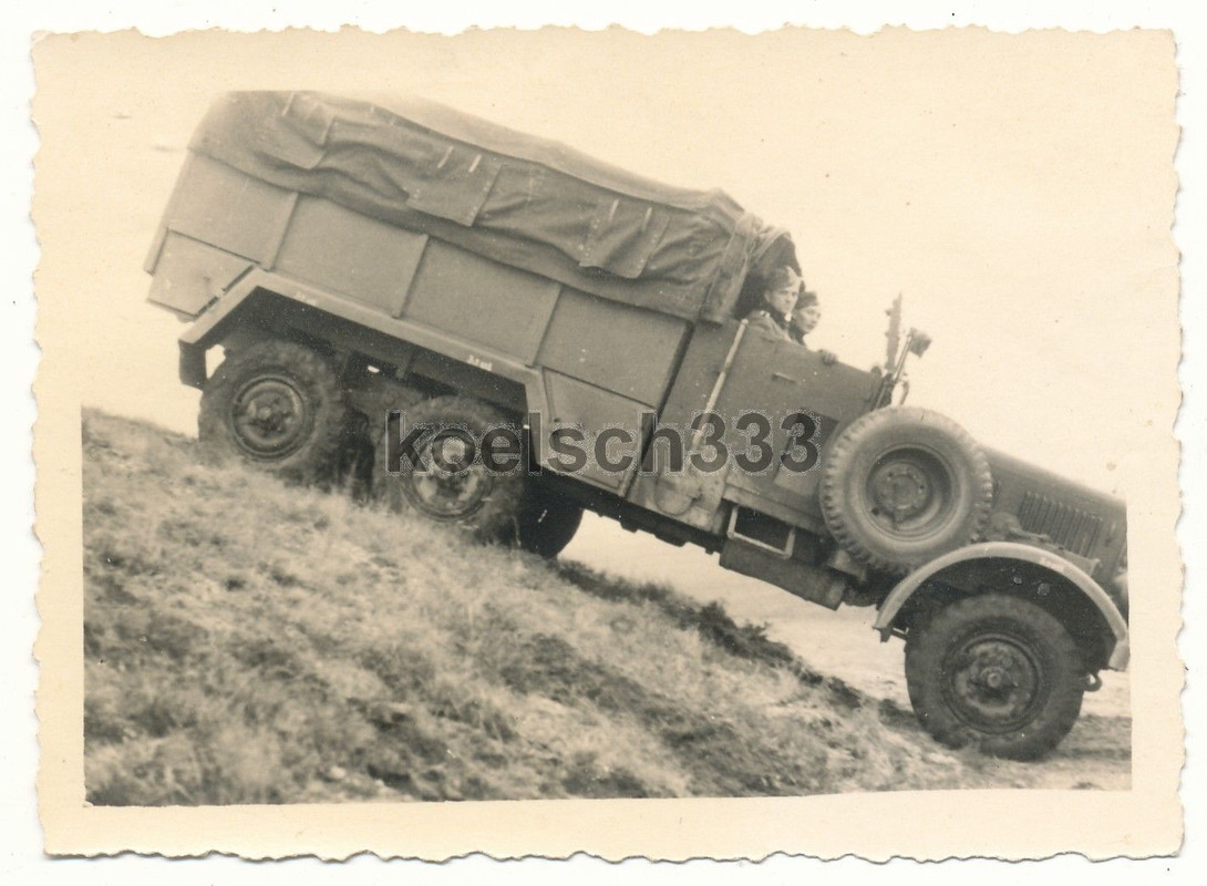 Foto Einheitsdiesel LKW der Wehrmacht im Gelände