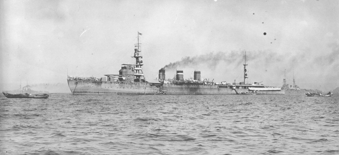 Yura_anchored_in_Tateyama_Bay_in_early_August_1923