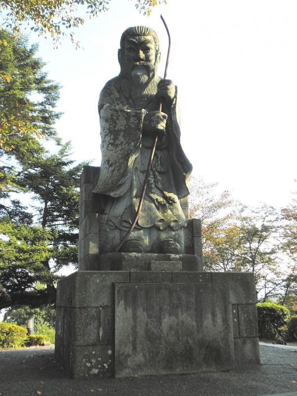 26-Statue-Emperor-Keitai-a1