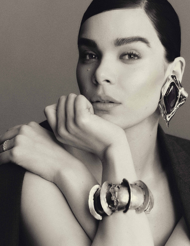 67d21c3f7f210406c9ae5a24-197-FLAUNT-MAGAZINE-RHYTHM-IS-A-DANCER-HAILEE-STEINFELD6.jpg