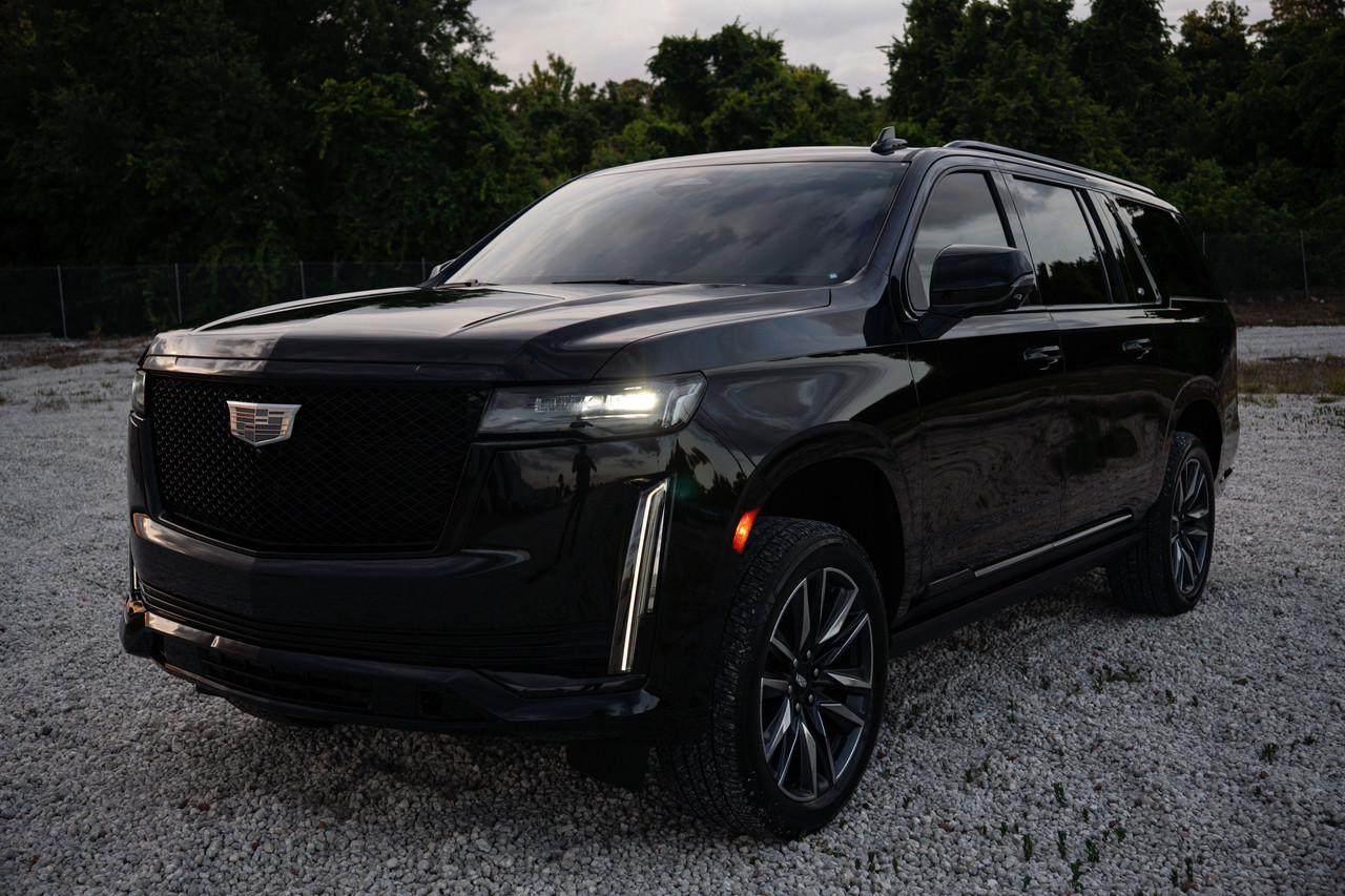 Cadillac Escalade View 28