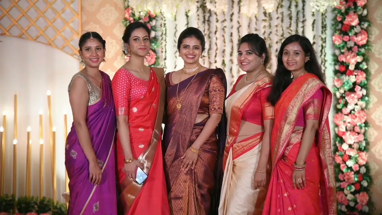 [Image: Hot-sexy-malayali-girls-in-sexy-sarees-m...57-617.jpg]