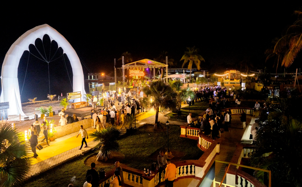 Habanos-30th-Anniversary-Dinner-Overall-scaled-jpg-webp-2400×1600-