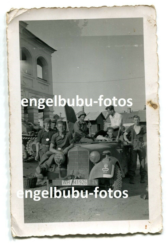 FOTO - Stug-Abt. 243 - STURMGESCHÜTZ - STUG - UKRAINE nach Einsatz Kübelwagen