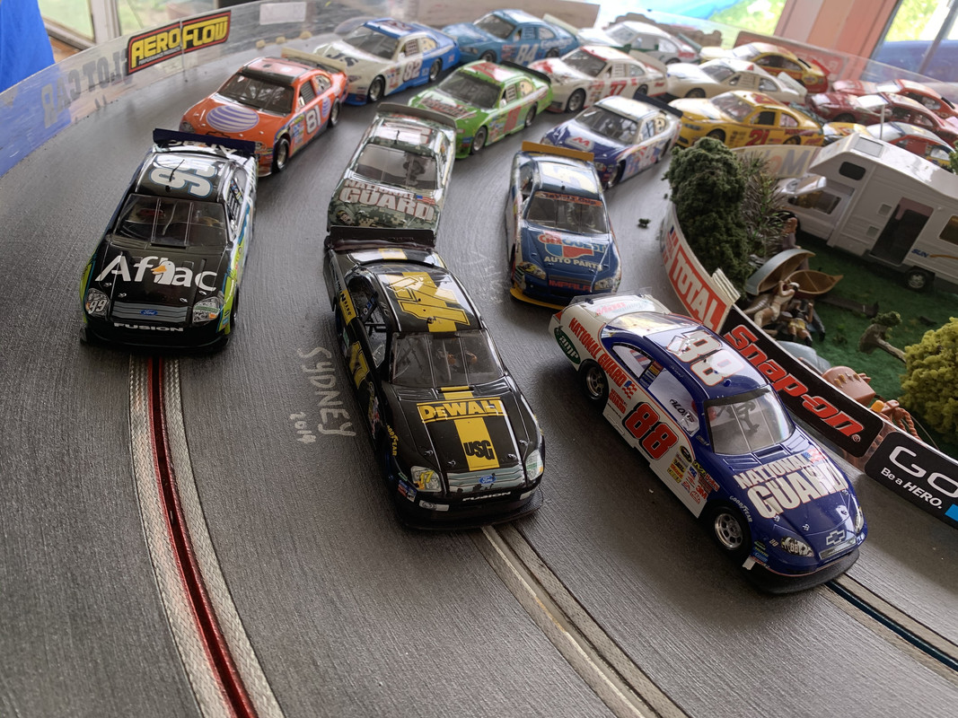 ECBB474F-ECC3-4DC6-BC29-0A09D7FA2400