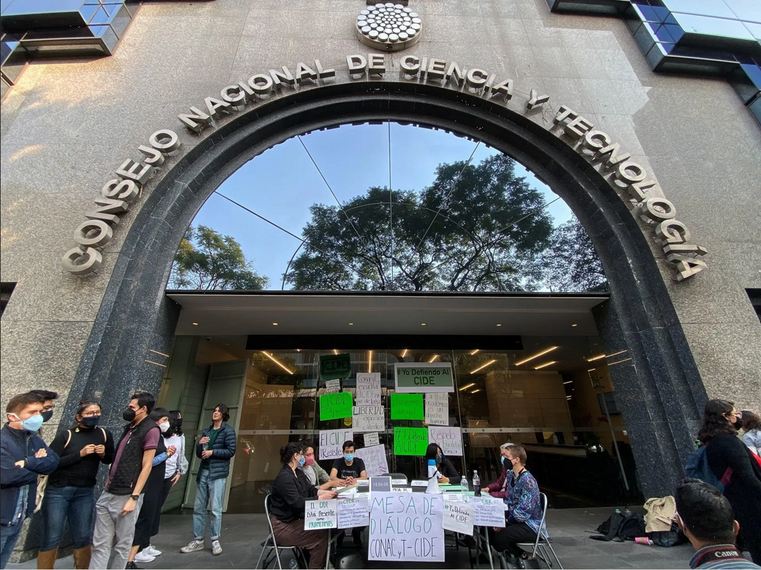 Senado aprueba desaparecer el Conacyt