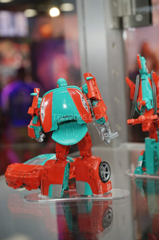 SDCC2015-Hasbro-Case-Transformers-Combiner-Wars-