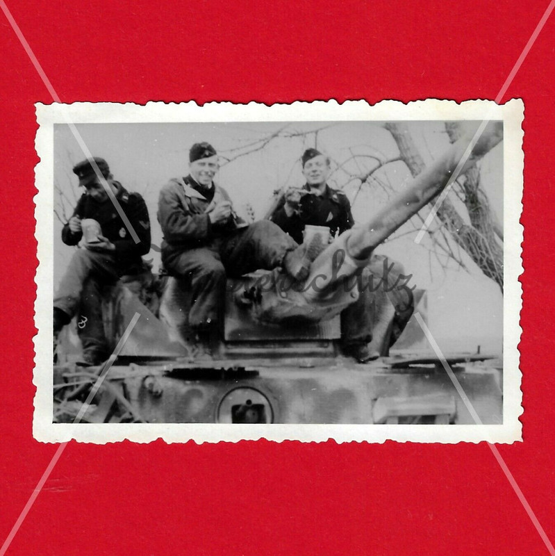 Foto, Militär, Soldatenfoto, Wehrmacht, Panzer, Verpflegung auf dem Panzer