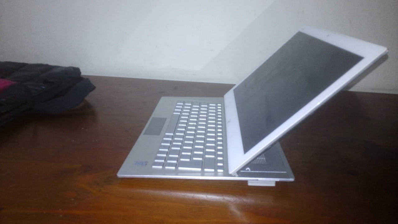 b0926573-05bd-4630-8a61-a63b94d938f6