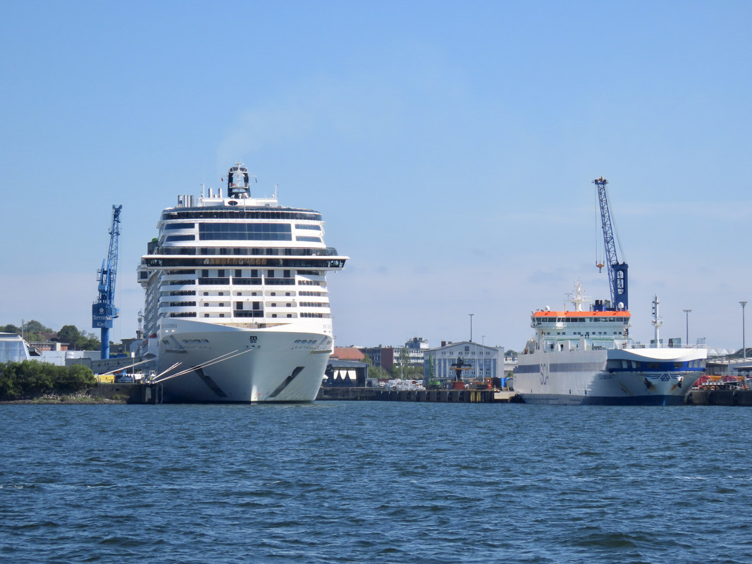 BAD06296-F0C9-4DD2-898F-F7EEB9195268