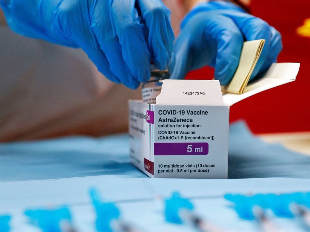 Il Vaccino AstraZeneca cambia nome in Vaxzevria
