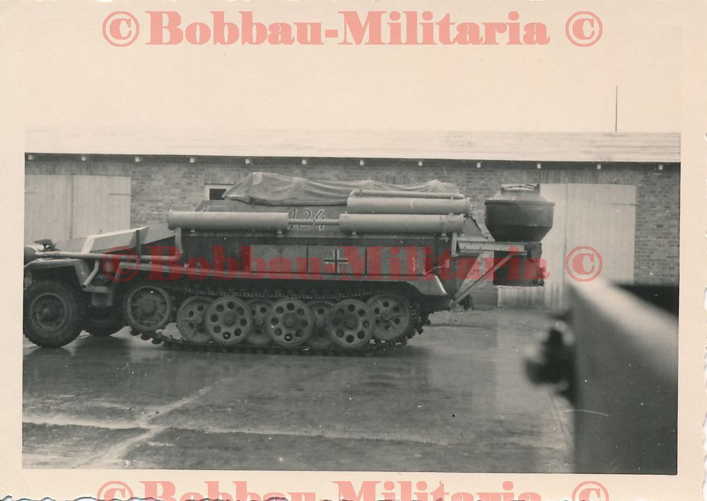 Schützenpanzerwagen SdKfz. 251 mit Holzvergaser Panzerfahrschulw