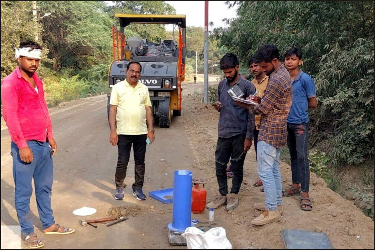 जिलाधिकारी ने प्रधानमंत्री ग्राम सड़क योजना अंतर्गत निर्माणाधीन मार्गो के सत्यापन के दिए निर्देश