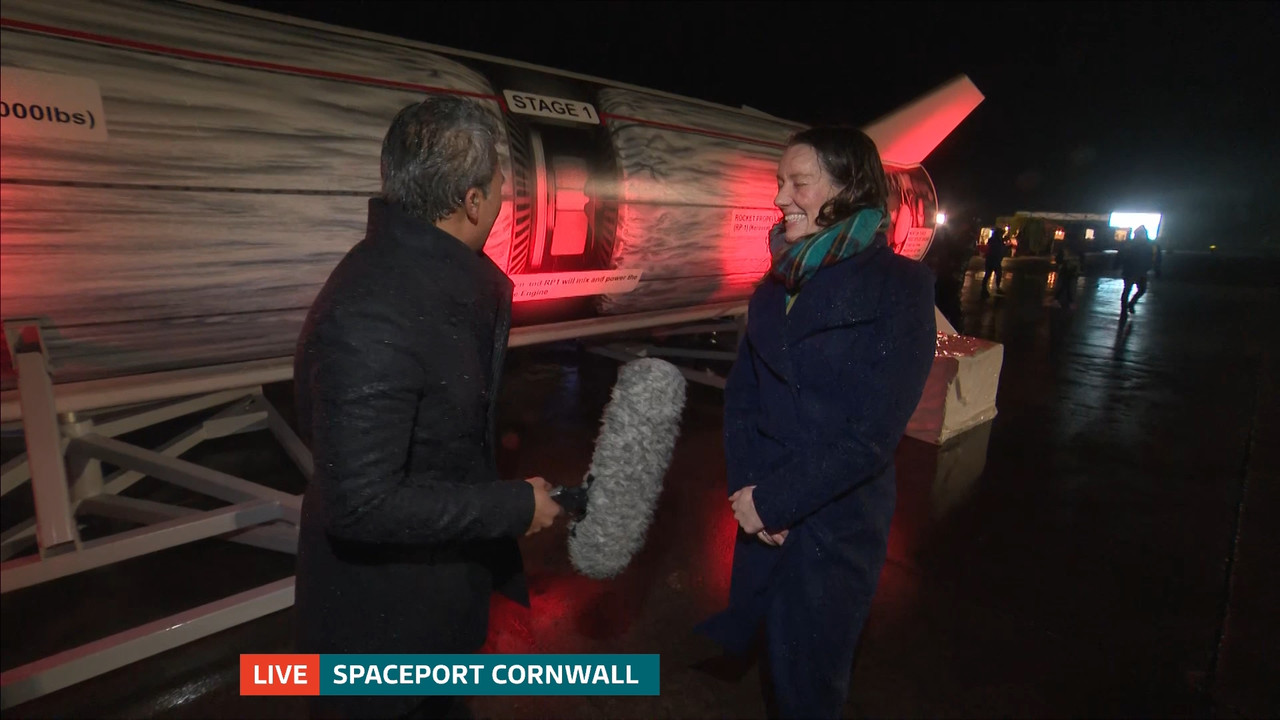 01.09 - 18.00.00 - ITV News West Country. Bringing you all the latest....ts_snapshot_15.38.406