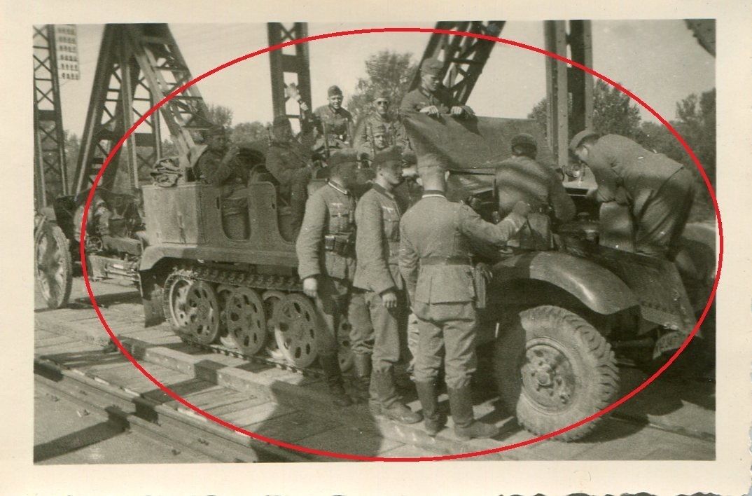 2 WK Foto Panzerspähwagen defekt