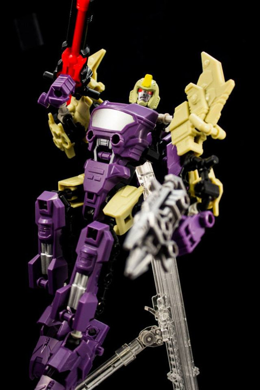 992816_644377172240845_106680362_n