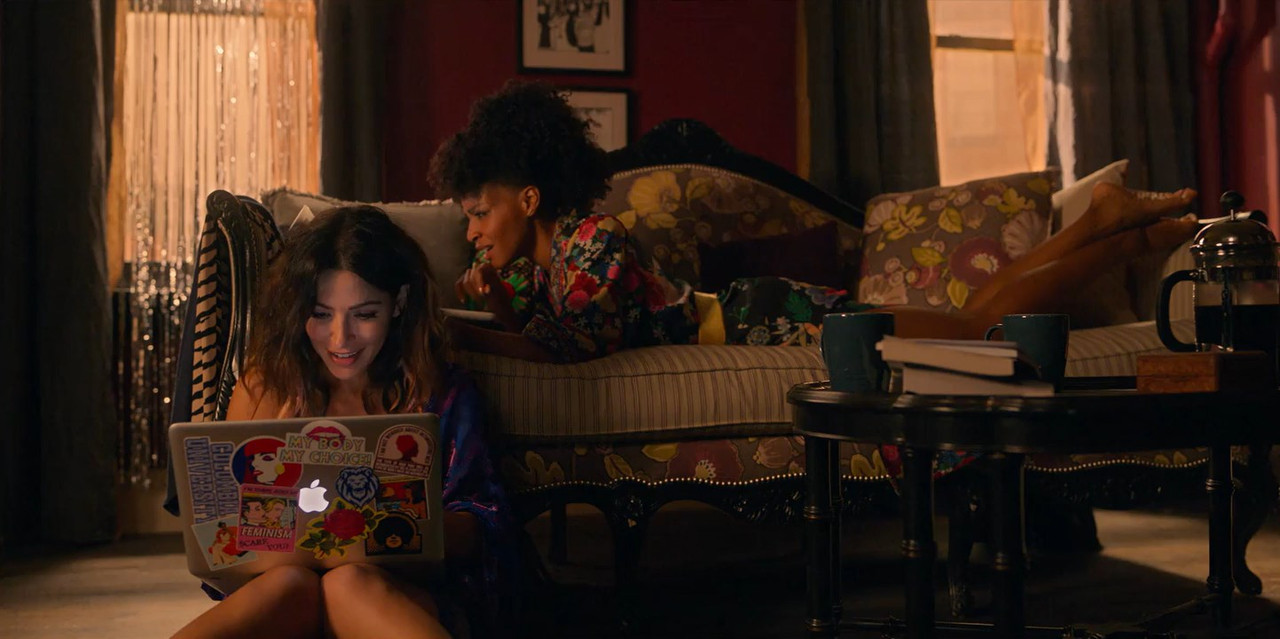 Sex/Life (2021) Season 1 [Hindi + Tamil + Telugu + English] WebRip 480p, 720p ESub - Complete Screenshot