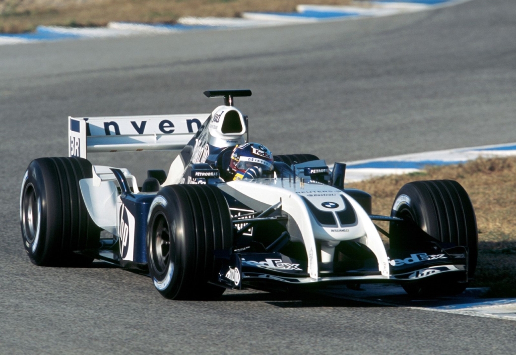 bmw_williams_fw26_on_track_side_view