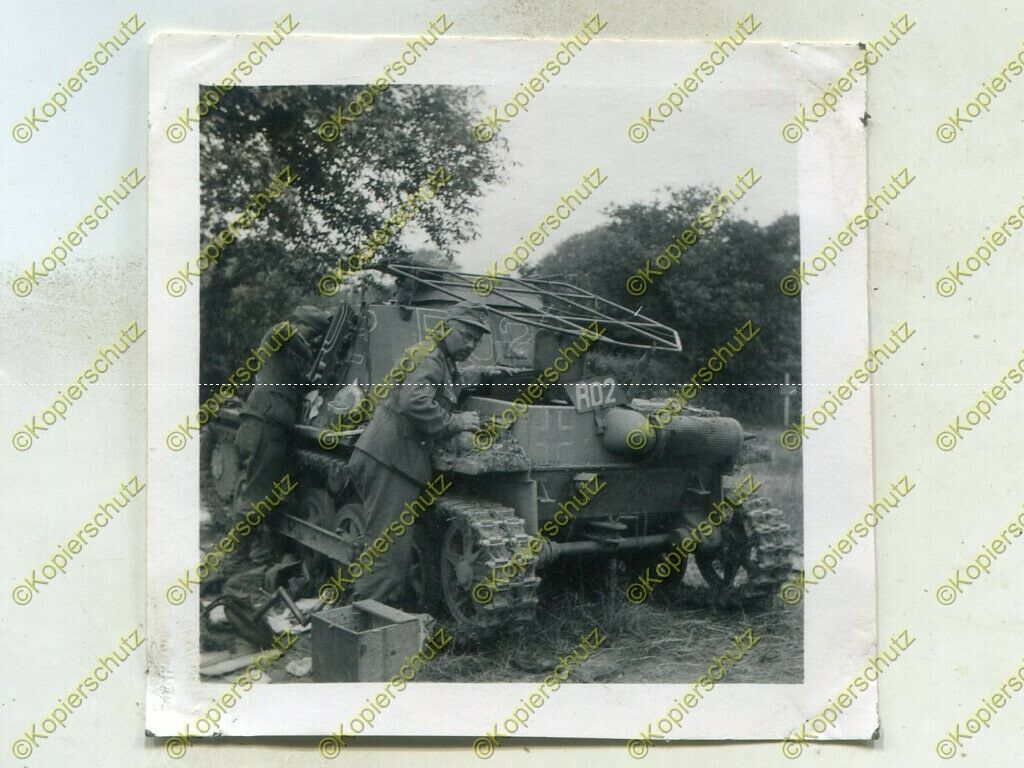 Foto, zerstörter Panzerbefehlswagen, Sdkfz. 265, Arras, Frankreich, (G), b