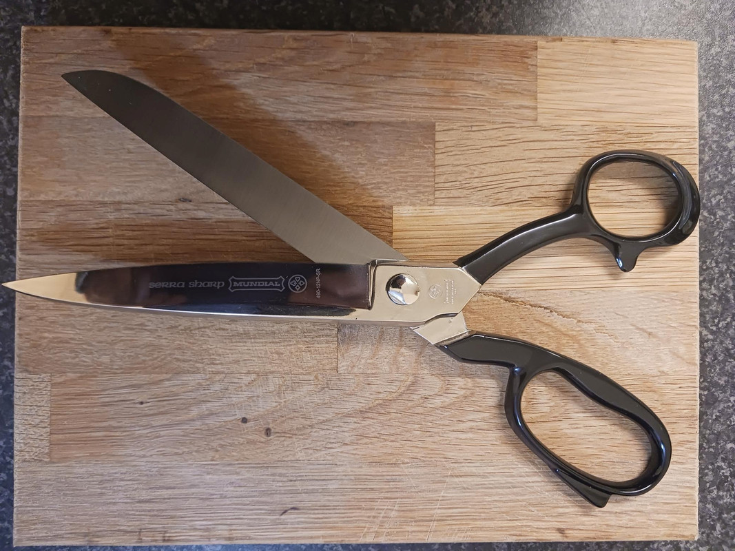 MUNDIAL_12_INCH_TAILORS_SCISSORS.jpg