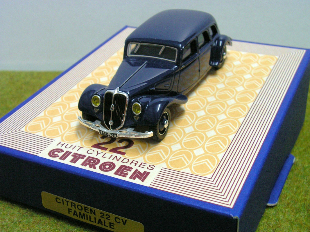 Norev Ligne Noire 22 cv Familiale Bleue  39€ 2