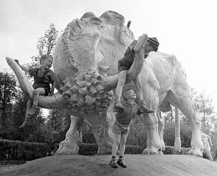 19 атмосферных снимков легендарного фотографа, показывающих жизнь в СССР